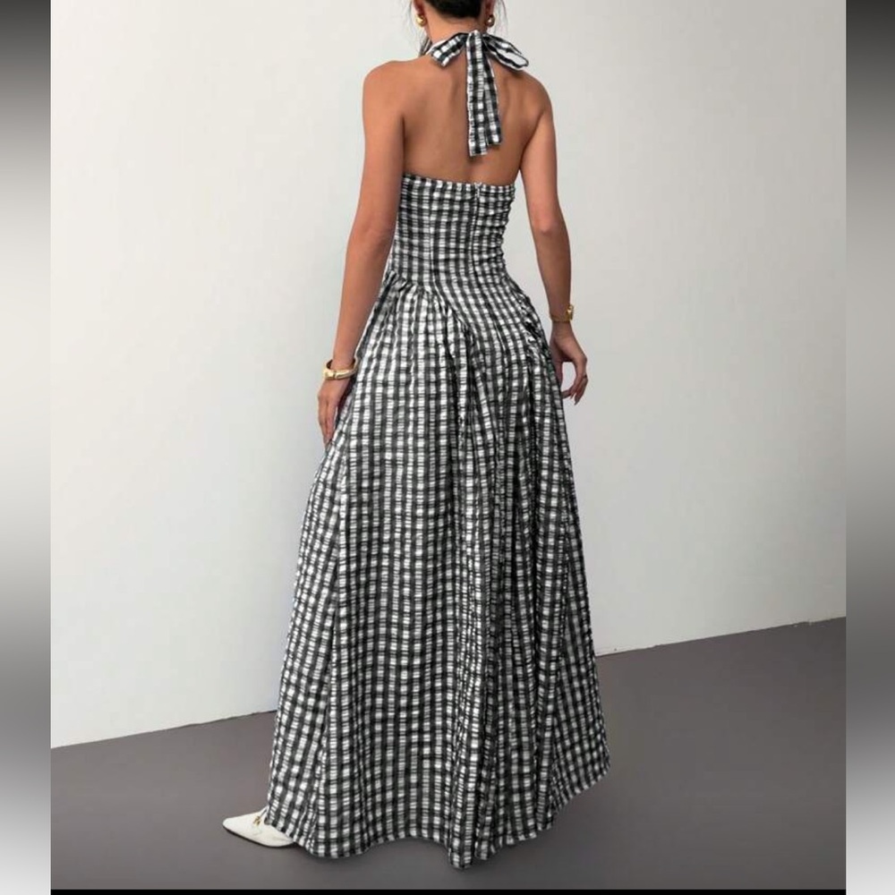 Elegant Black and White Checkered Halter Maxi Dress - Picture 5 of 8